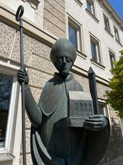 Statue von Sankt Wolfgang